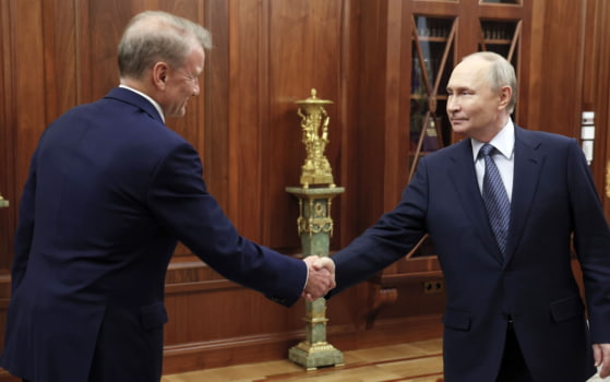 Греф начал закрытую часть совещания Путина по кибербезопасности
