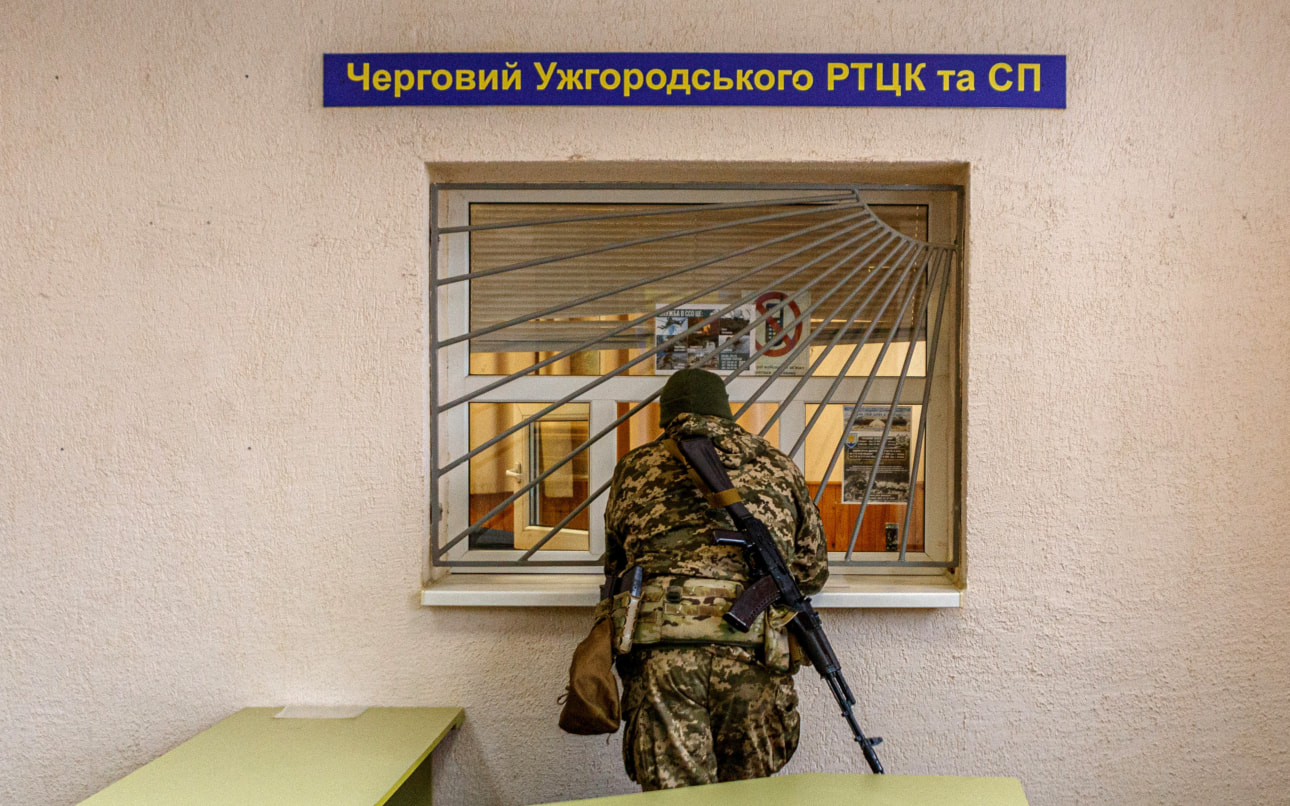 Стало известно о выплате премий сотрудникам ТЦК за "охоту" на украинцев