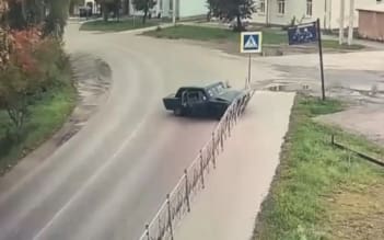 Подросток устроил ДТП под Тверью и сбежал, бросив машину