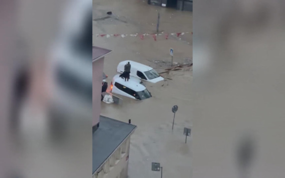 Три человека погибли из-за самых мощных за 84 года дождей в Стамбуле