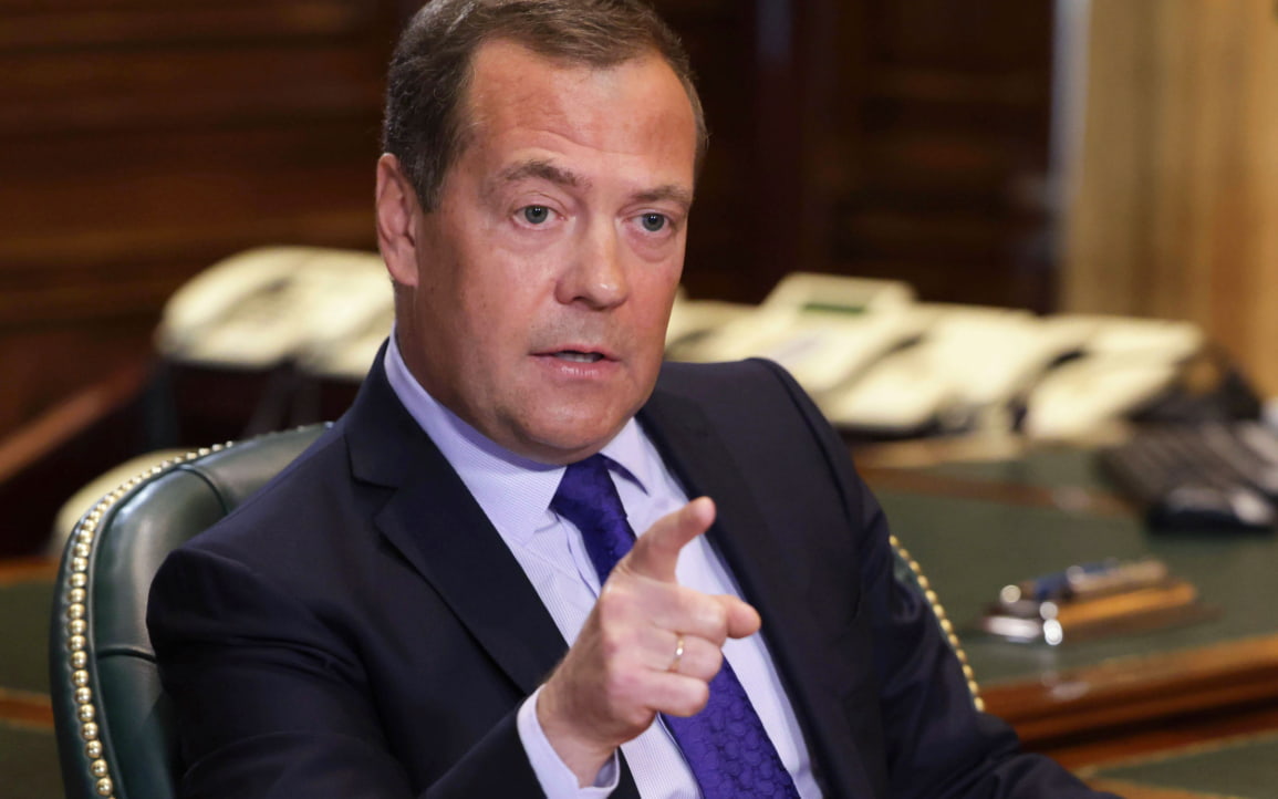 Медведев назвал приоритетом для ЕР на десятилетия поддержку ветеранов СВО