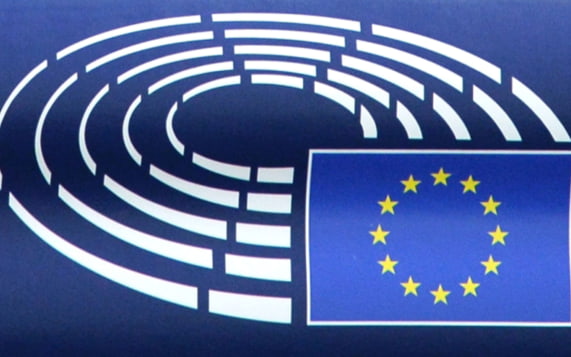 Европарламент может лишить иммунитета экс-главу топливного концерна Orlen