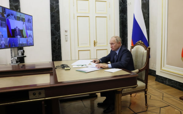 Путин поручил проработать механизм длинных денег