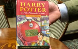Редкую книгу о Гарри Поттере с орфографическими ошибками продали за $400 тысяч