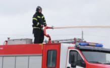 В Люберцах ликвидируют крупный пожар на складе площадью 1200 квадратных метров