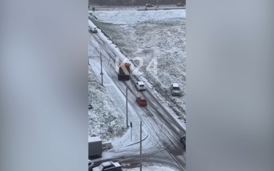 Пять ДТП за 1,5 часа: водители в Красноярске оказались на ледяной горке