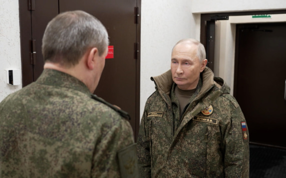 Путин посетил пункт управления Объединенной группировки войск