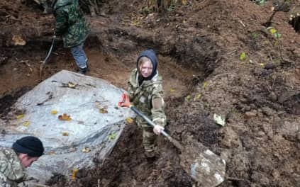 Останки 250 человек обнаружили участники Межрегиональной экспедиции под Псковом