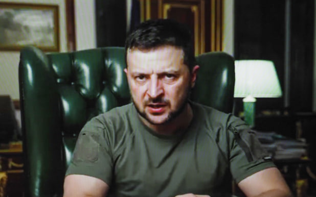 СМИ: Зеленский "впал в ступор" на несколько секунд в прямом эфире