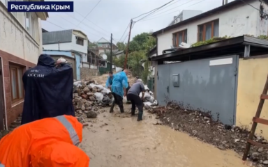 Из-за потоков воды с гор для жителей поселка в Крыму организовали ПВР