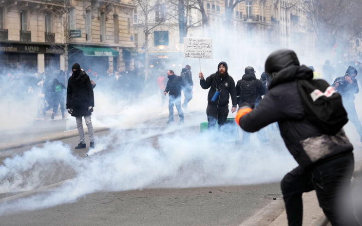 Бунт без манифеста: почему протесты во Франции только разгораются