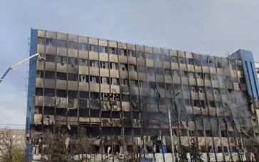 Появилось первое видео с места обстрела здания ЛТК в центре Луганска