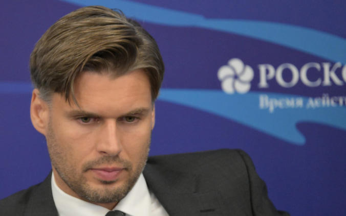 Баканов прокомментировал споры о том, кому принадлежит Луна