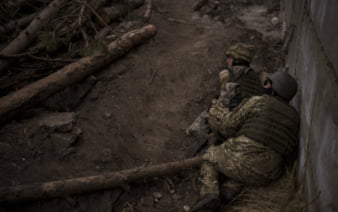 Боец ВС РФ: командиры ВСУ заставляли раненых удерживать позиции в Червоном Яре