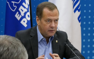 Медведев: обороноспособность России и поддержка военных являются приоритетом