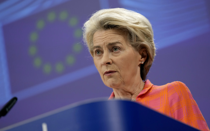 Фон дер Ляйен сбежала из Европарламента после критики словацкого депутата