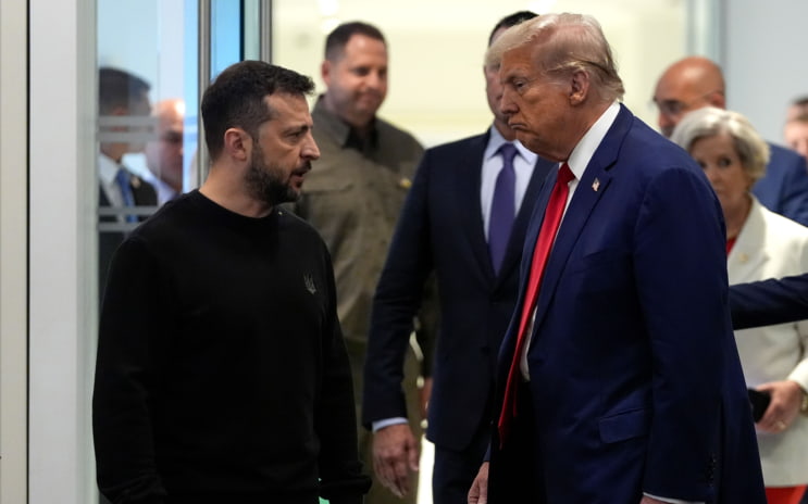 Британцы пытаются убедить Трампа не выступать против Зеленского, пишут СМИ