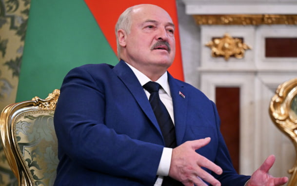 Лукашенко предложил отправлять в армию нарушителей дисциплины на заводах