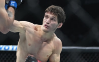 Волкановски победил Евлоева техническим нокаутом и защитил титул UFC