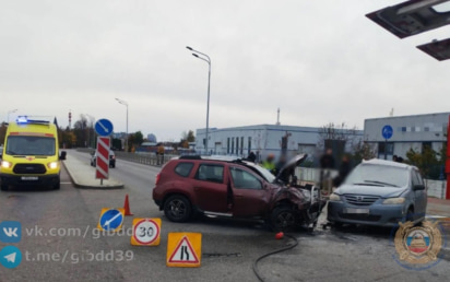 Водитель и два пассажира пострадали в ДТП под Калининградом