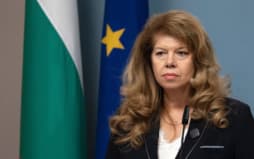 Президент Илияна Йотова лидирует на выборах в Болгарии по данным опросов