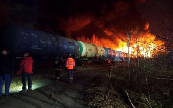 Под Екатеринбургом локализовали пожар после схода вагонов