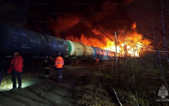 Число сошедших с путей на Урале вагонов грузового поезда возросло до 39