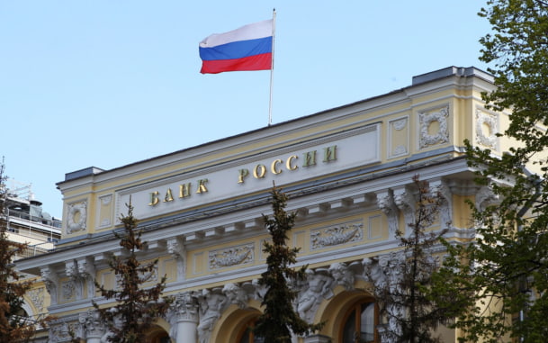 ЦБ рекомендовал банкам проверять происхождение крупных сумм наличных