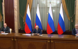 Путин поручил кабмину изменить работу поисковых систем при запросах об абортах
