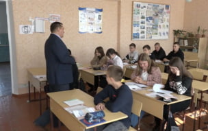 В России предложили ввести "учительский МРОТ"