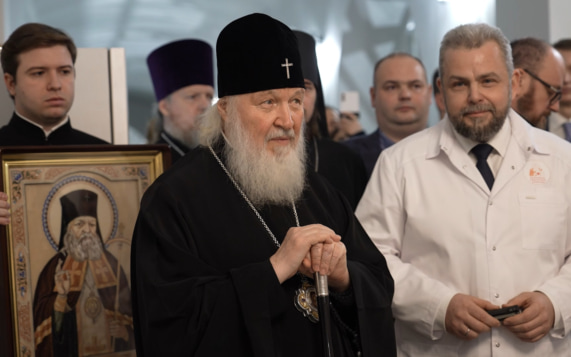 Патриарх Кирилл преподнес больнице святителя Алексия икону Луки Крымского