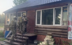 ФСБ показала кадры с задержанием 126 человек за незаконный оборот оружия