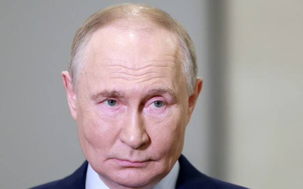 Путин выступает на пленарном заседании саммита Россия - Африка