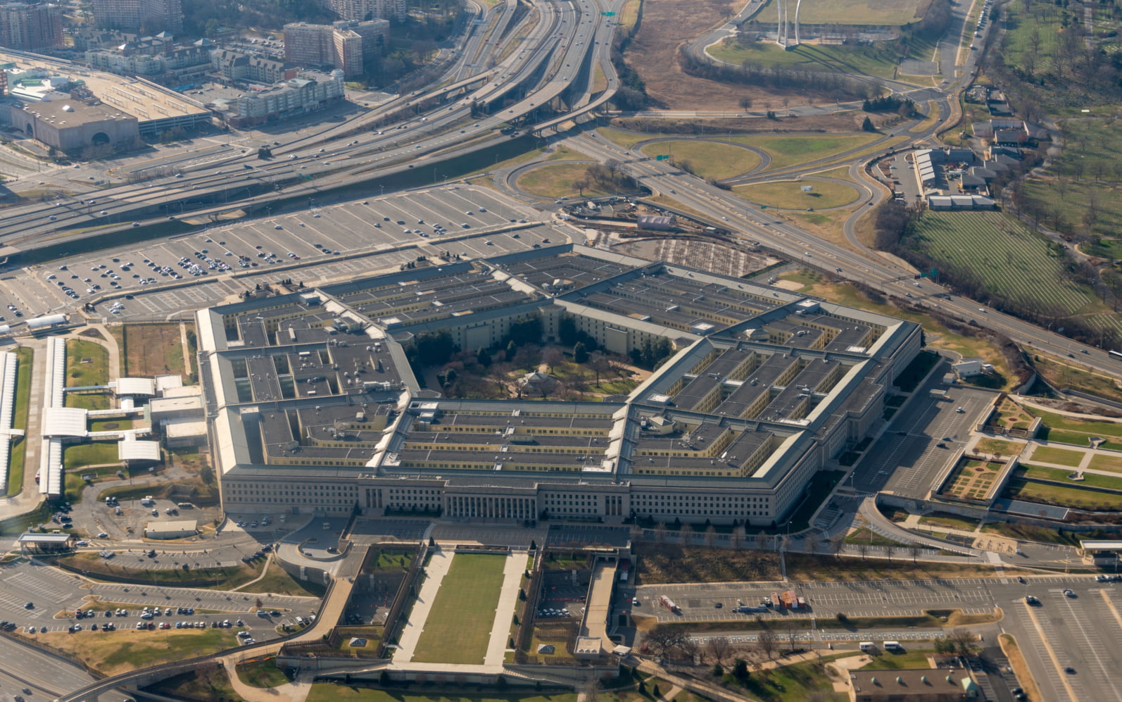 В США уволили главного стратега Пентагона на фоне возможных ударов по Ирану