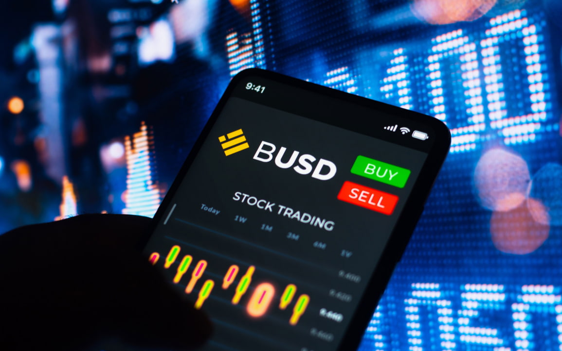Криптобиржа Binance заморозила активы на $3 млрд