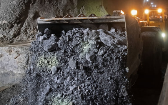 Пятнадцать рабочих пострадали в результате аварии на медном руднике в Монголии