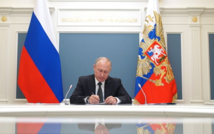 Путин наградил школьника из Луганска за помощь другу, который подорвался на мине