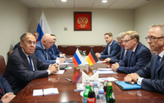 Bild: Вадефуль готов на совместное фото с Лавровым на G20