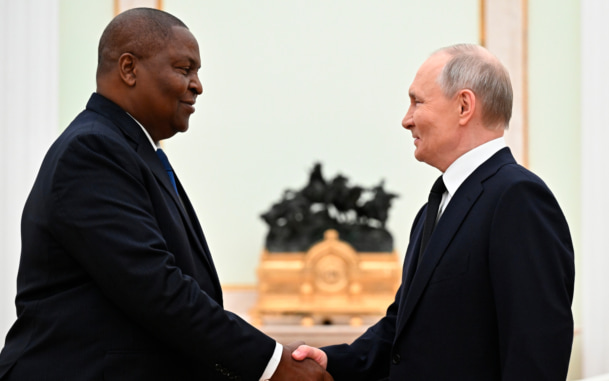 Путин встретился с президентом ЦАР Туадерой в Кремле